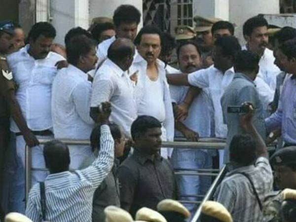 ஸ்டாலின் தாக்கப்பட்டதாக புகார்