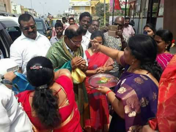 ஓபிஎஸ் எம்எல்ஏக்களுக்கு வரவேற்பு 