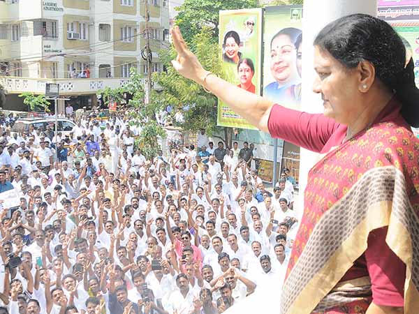 சசிகலாவே முதல்வராக வேண்டும்