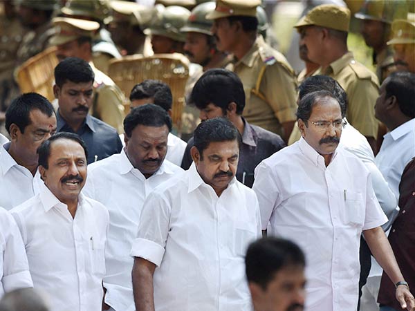 எடப்பாடிக்கு எதிராக போர்க்கொடி?