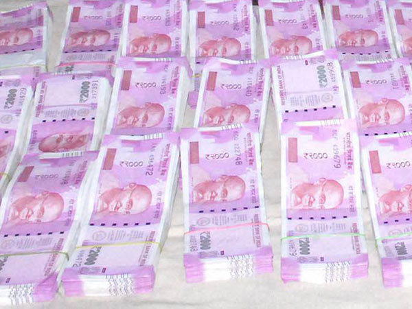 Rs 1000 cr worth fake currencies are set to barge into India from Pakistan Rs 1000 cr worth fake currencies are set to barge into India from Pakistan