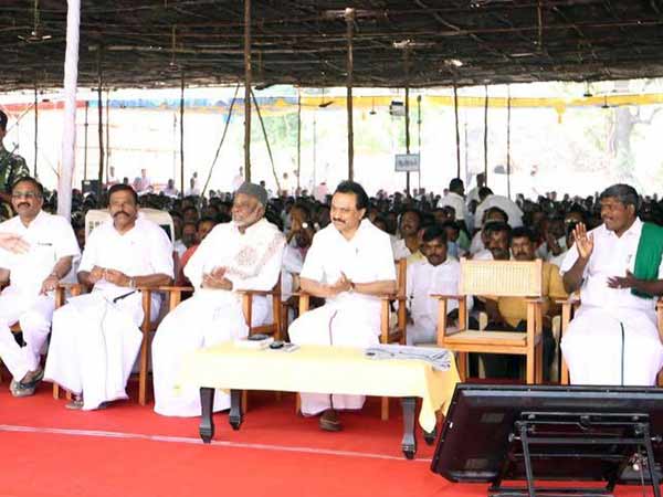 அண்ணாவுக்கும் எம்ஜிஆருக்கும் 