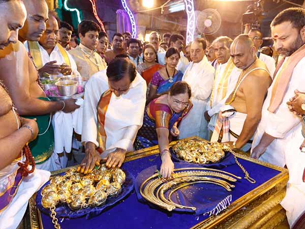 மக்களின் பணத்தில் காணிக்கையா?