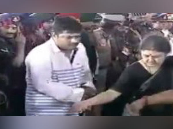 வாக்குறுதி கொடுத்த சசி