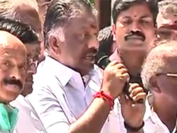 குடும்ப ஆட்சி 