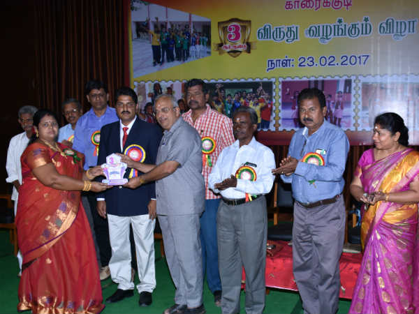  விருது வழங்குதல் 