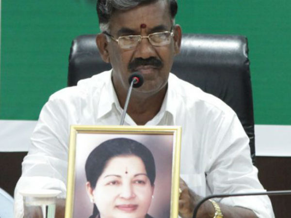 பறந்து வந்த கற்கள்