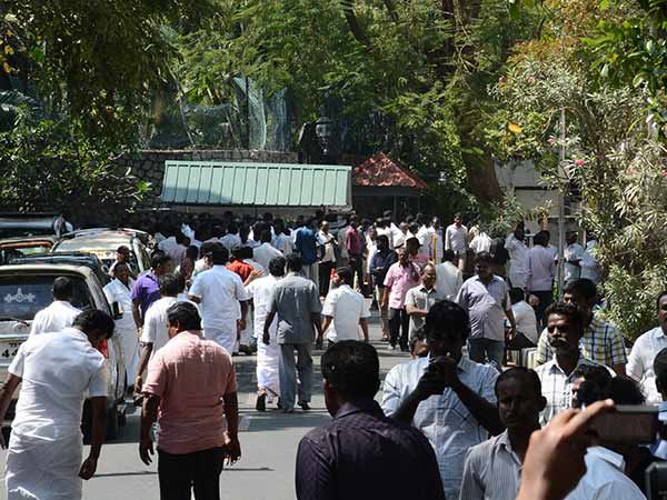 Another batch of MLAs lodged in Poonthandalam farm house Another batch of MLAs lodged in Poonthandalam farm house