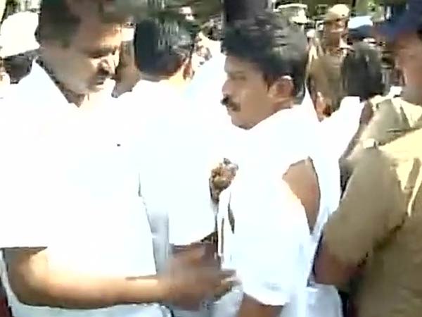 DMK MLAs stage road rokho