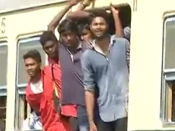 3 youths died 4 injured after falling from local train in Chennai