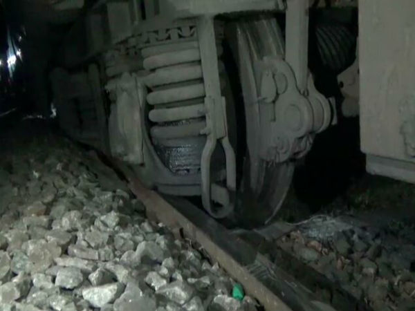 Howra express 4 coaches derailed in Nagai 