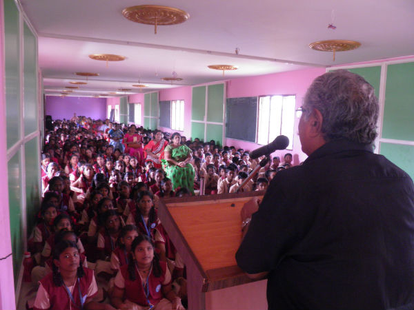 Suba Veerapandian speaks in karaikudi school 