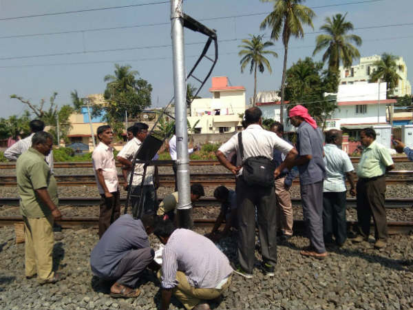 3 youths died 4 injured after falling from local train in Chennai