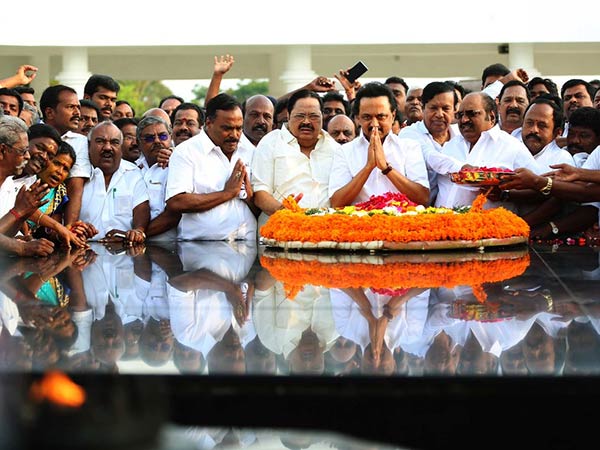 பொதுவாழ்வு