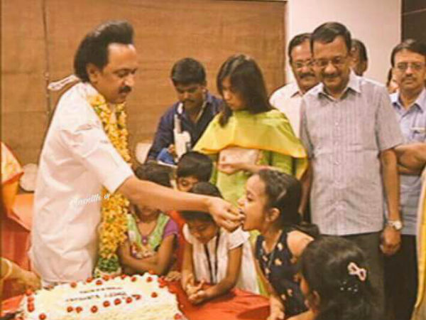 தொண்டர்கள் வாழ்த்து