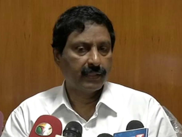 பெருமை சசிகலாவையே சாறும் 