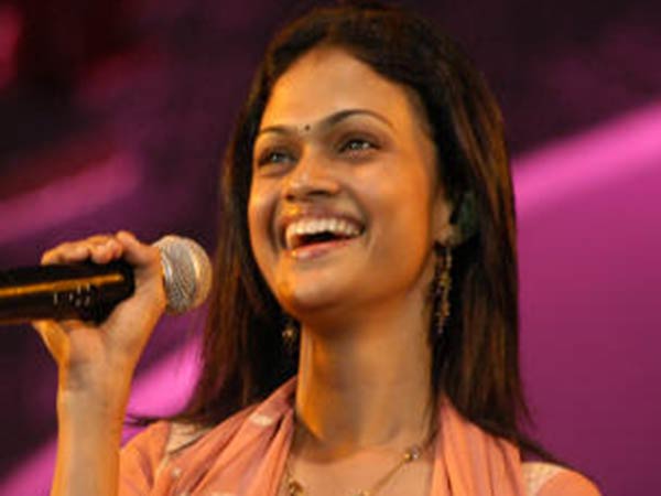 மயக்க மருந்து கொடுத்து