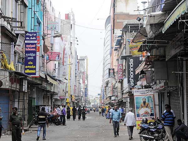  கடைகள் மூடி… 