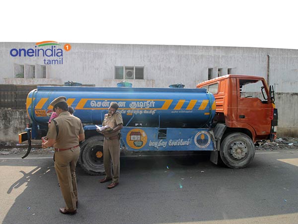 லாரிகள் மூலம் தண்ணீர் சப்ளை 