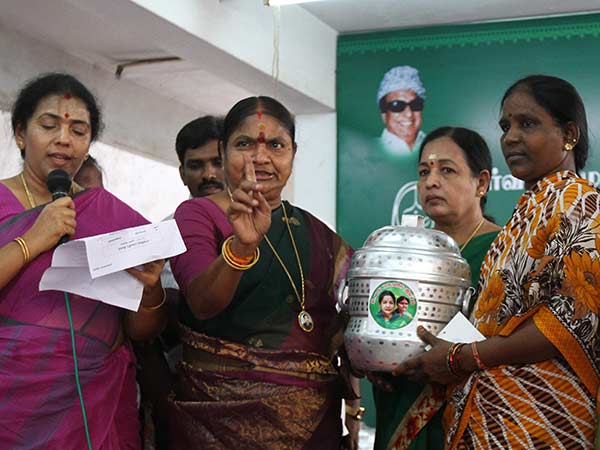 நலத்திட்ட உதவிகள் 