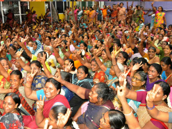 களைகட்டும் போஸ்டர்கள் 