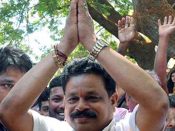 ஆளுநரை சந்தித்த காங்கிரஸ் எம்எல்ஏக்கள் 