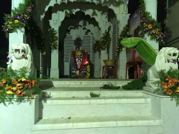 குவிந்த பரிசுகள்… 