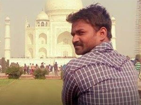 உடல் உறவினர்களிடம் ஒப்படைப்பு