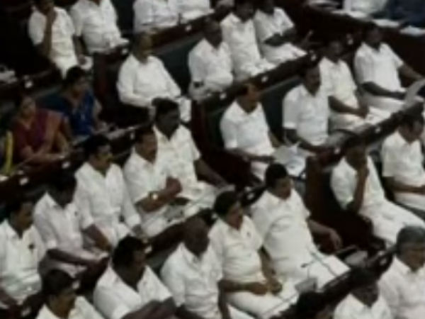 கைக்கட்டி வேடிக்கை பார்த்த அதிமுகவினர்