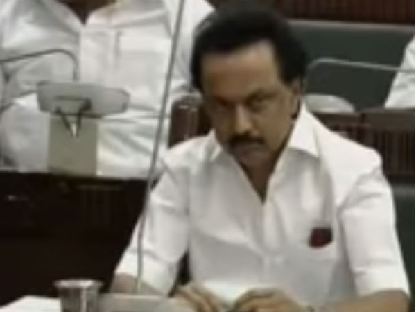 அமளியில் ஈடுபட்ட எதிர்க்கட்சிகள்