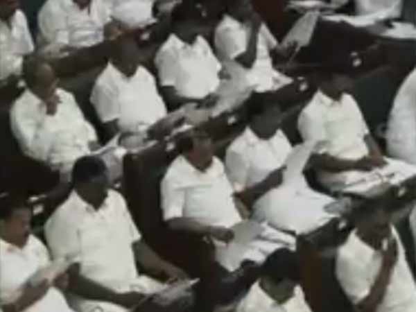 தொடரும் இலவசங்கள்