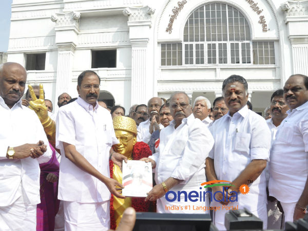 அமைச்சர் 