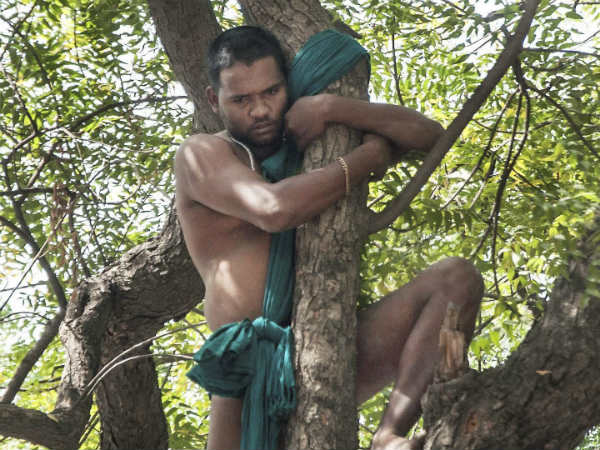 மயங்கி விழுந்த விவசாயிகள்