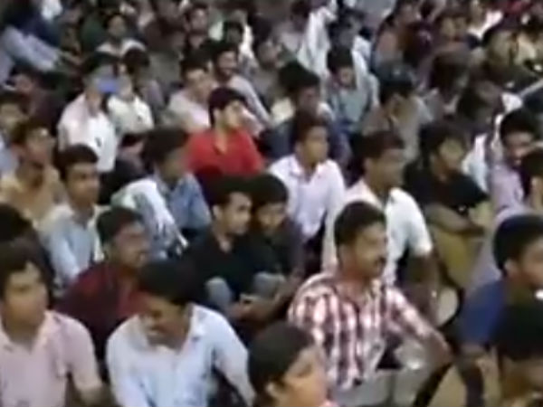 செய்தியாளரிடம் புகார் செய்தியாளரிடம் புகார்