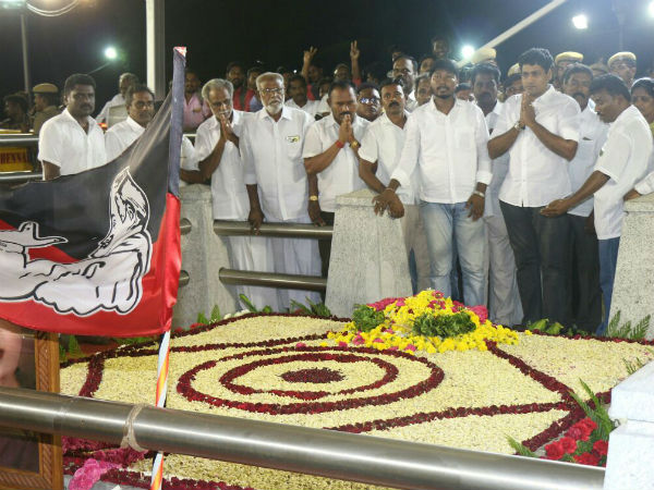 ஜெ.சமாதியில் மாதவன் ஜெ.சமாதியில் மாதவன்