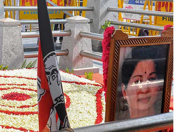 ஜெ. கல்லறைக்கு போகலையே