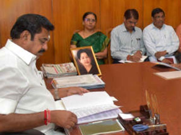 வாய்மூடி தமிழக அரசு