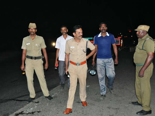 நால்வரை பிடிக்க தீவிரம் 