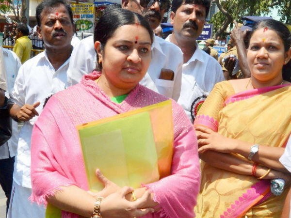 அதிமுகவில் பிளவு 