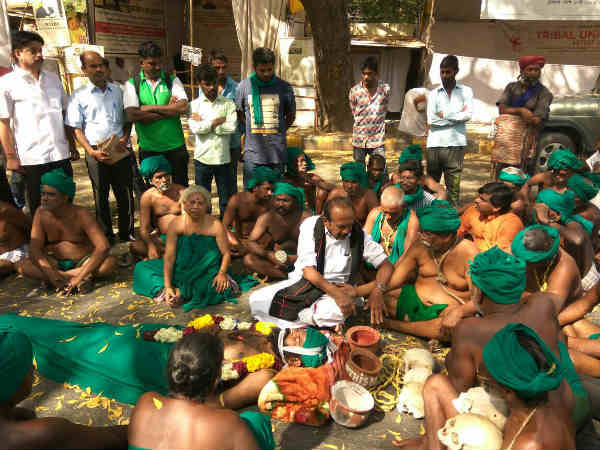 வாக்குறுதிகளை நிறைவேற்றுங்கள்