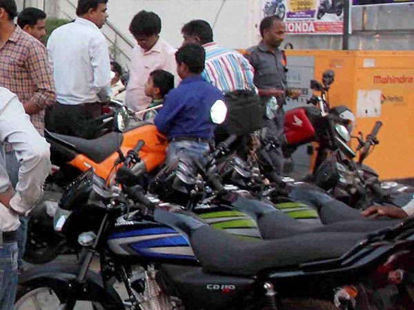 வாகன நிறுவனங்களுக்கு நஷ்டம் 