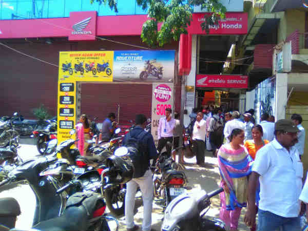 விலையை ஏற்றி வைத்து விலையை ஏற்றி வைத்து