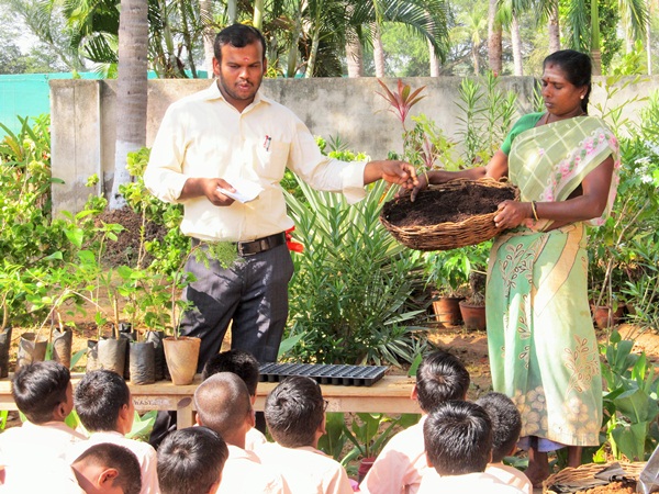  school student's visits Horticulture Farm at Devakottai