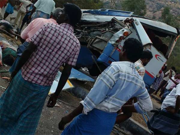 Five killed in a road accident in Tiruvannamalai 