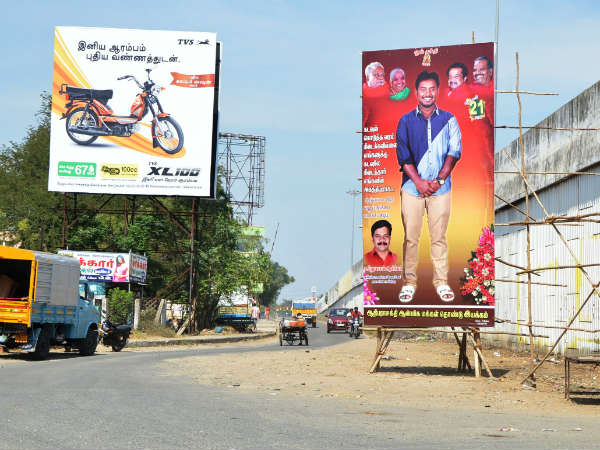 Traffic Ramasamy was attacked as he removed the banners in melmaruvathur Traffic Ramasamy was attacked as he removed the banners in melmaruvathur