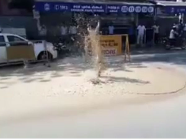 Traffic affected after big hole in Chennai, Anna Salai Traffic affected after big hole in Chennai, Anna Salai