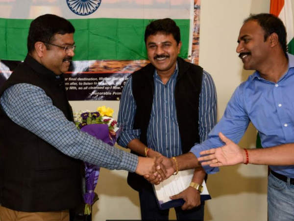  US Tamils protest against Hydro Carbon in front of Union Petrol Minister 