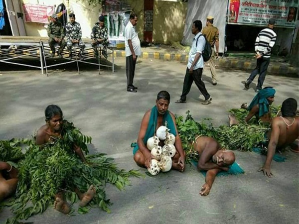 TN farmers protest in delhi
