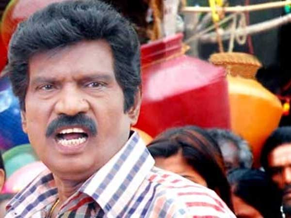 அங்கேயே நிக்கிறாங்களே 