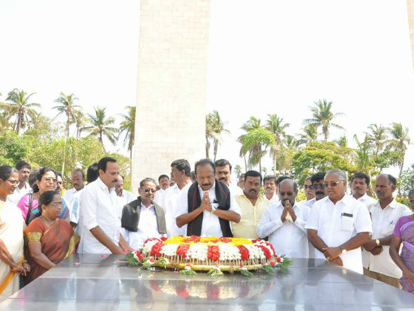 Vaiko tributes MGR memorial at Marina Vaiko tributes MGR memorial at Marina Vaiko tributes MGR memorial at Marina Vaiko tributes MGR memorial at Marina